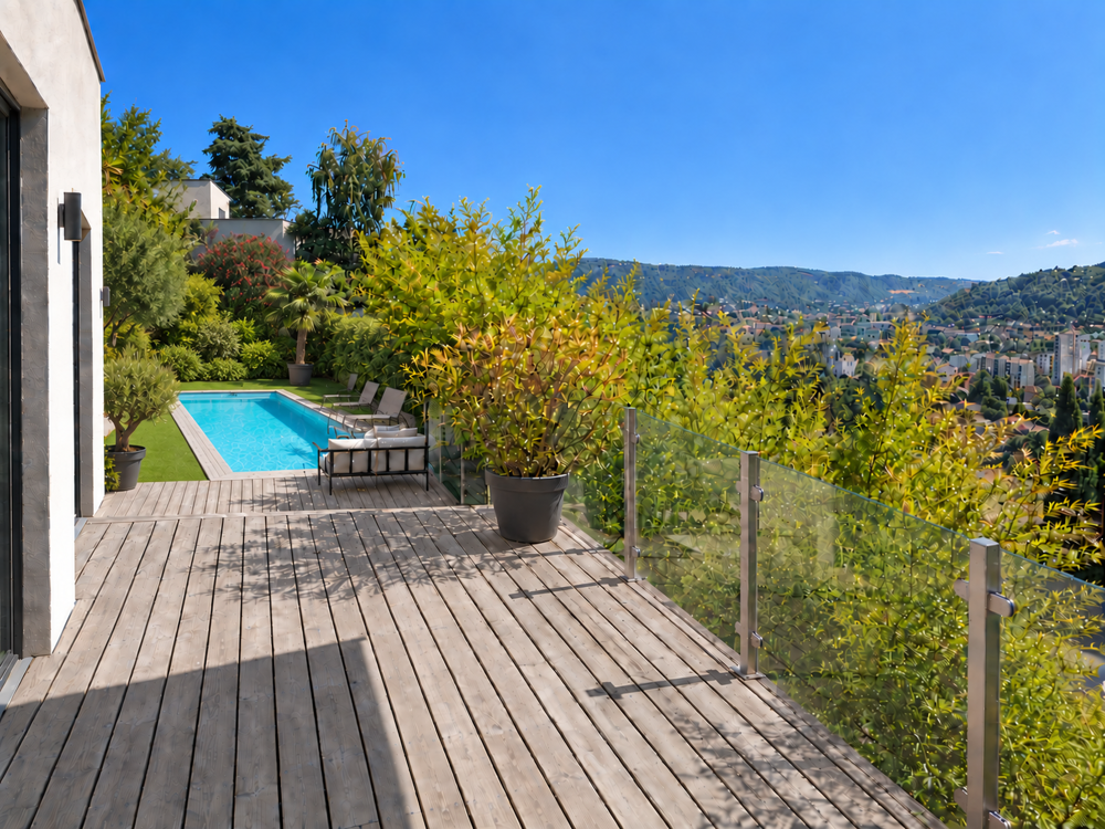 Vente Maison Vienne : villa d'architecte env. 180 m2 + garage, terrasse et piscine Seyssuel