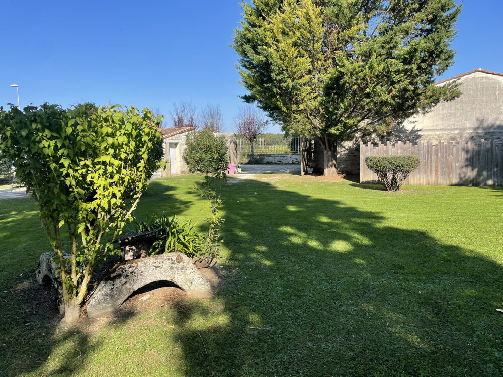 � vendre  Propri�t�/ch�teau Prignac (17160)