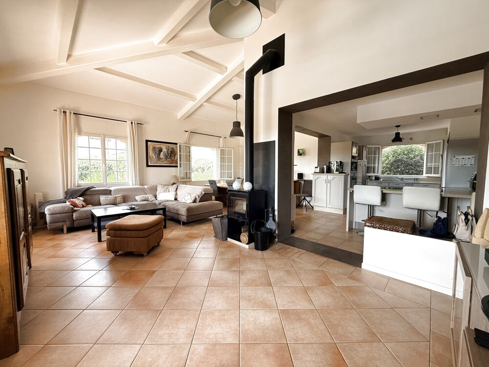 Vente Maison Bagnols-en-Forêt   Deux villas sur un terrain arboré de 2 598 m2 avec piscine et double garage Bagnols en foret