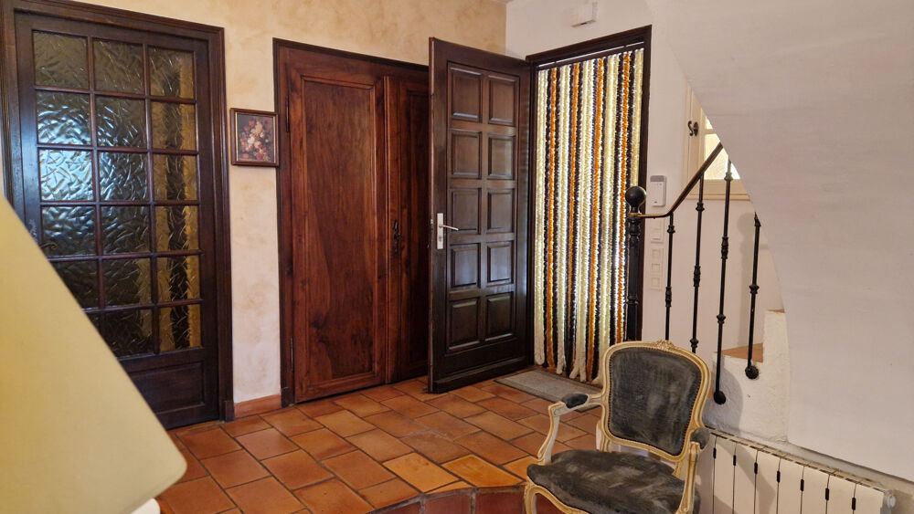 LANGLADE, EN VAUNAGE, VILLA TRADITIONNELLE R+1 AVEC DEPENDANCES