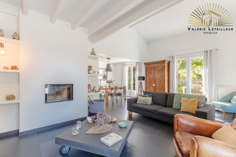 Magnifique maison de caractère développant environ 170 m2 habitables, complétés par 100 m2 de sous-sol, le tou