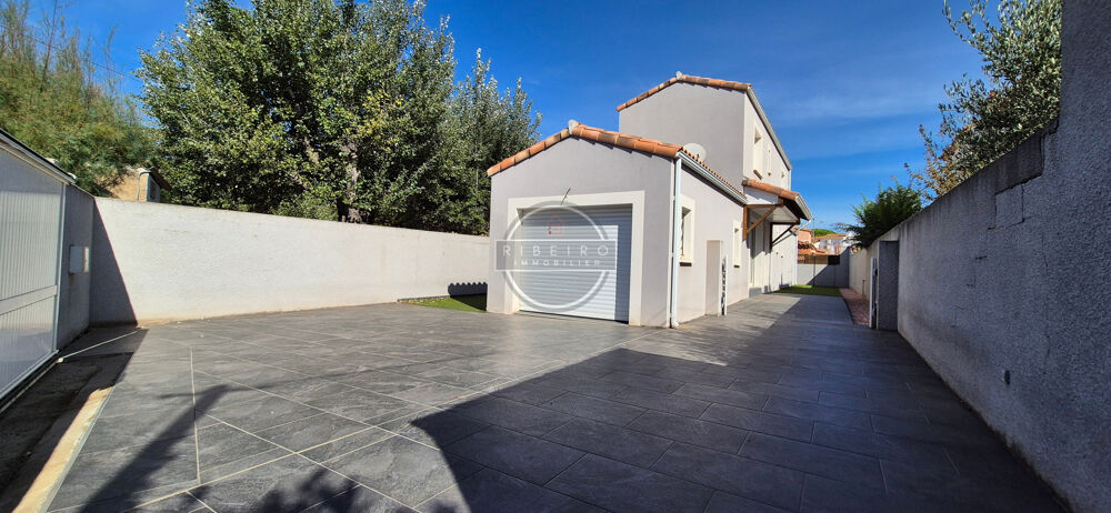 Villa de type 5 pièces à 350 M de la plage .