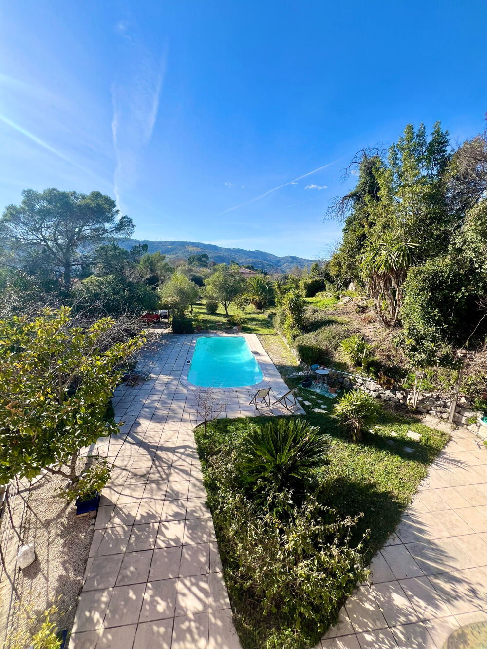 LIMITE CANNES VILLA T7 VUE MER 300M2 TERRASSE SUD TERRAIN 4000M2 + 2 VILLAS POSSIBLE