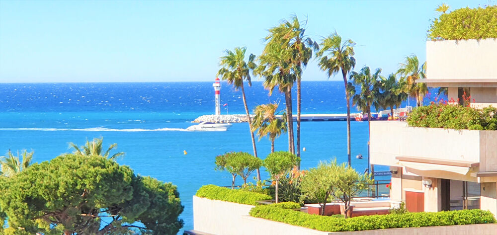 CANNES AU PIED DE LA CROISETTE T3 PENTHOUSE DE 91M2 TOIT TERRASSE DE 36M2 VUE MER