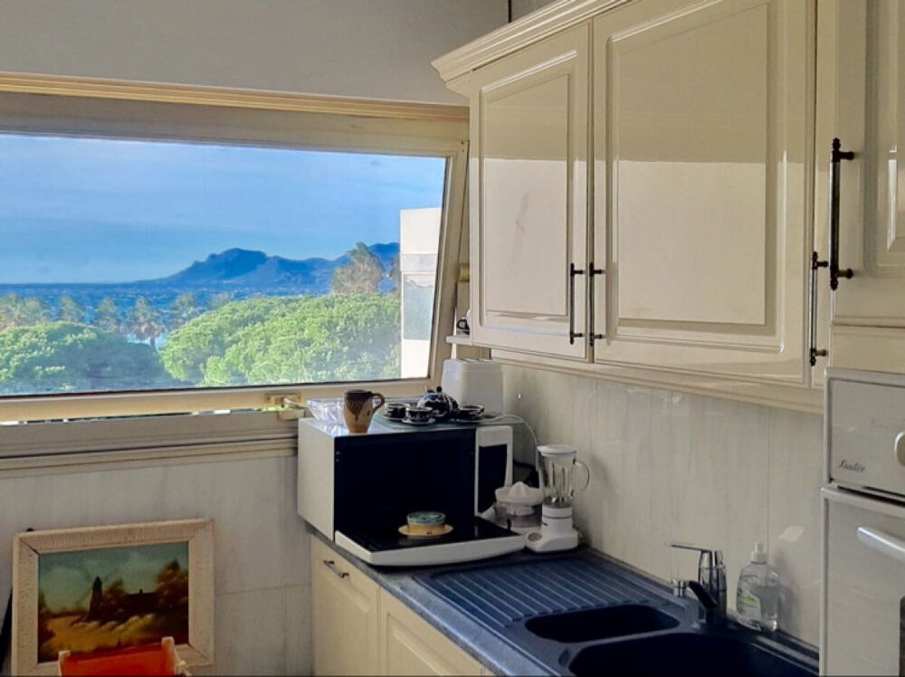 CANNES CROISETTE T3 DE 87M2 TERRASSE 18M2 SUD VUE MER BOX