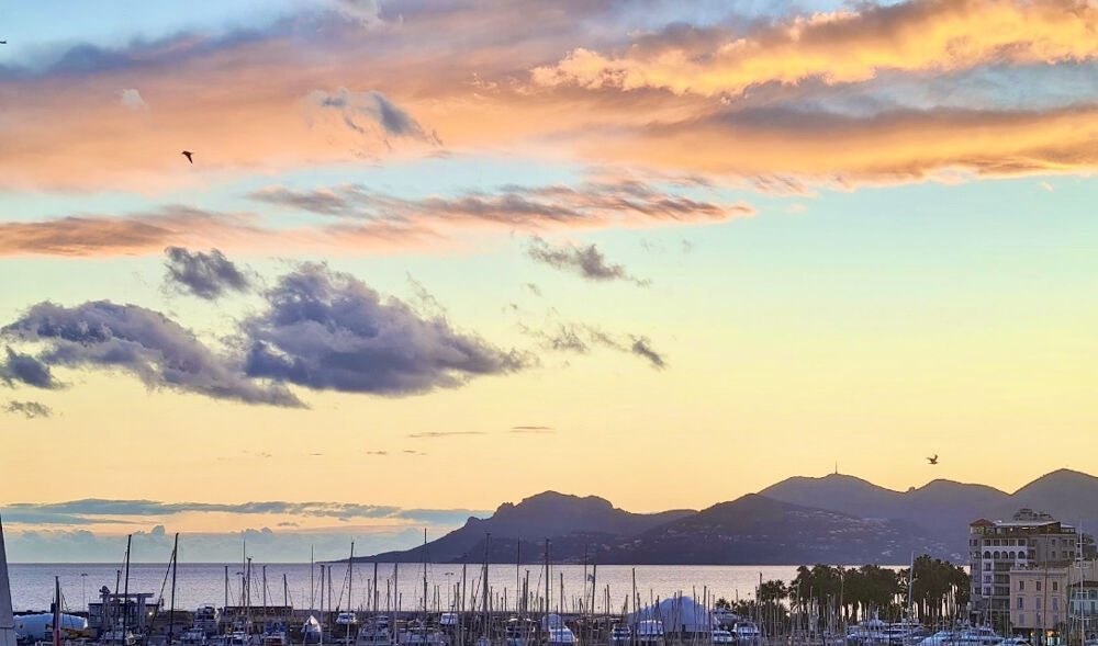 CANNES CENTRE PENTHOUSE T4 DE 100M2 VUE MER FACE PALAIS