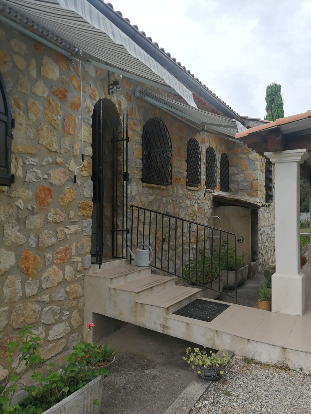 Vente Maison LE ROURET VILLA T6 INDIVIDUELLE DE 235M2 PISCINE  TERRAIN 2000M2 DOUBLES GARAGES Le rouret