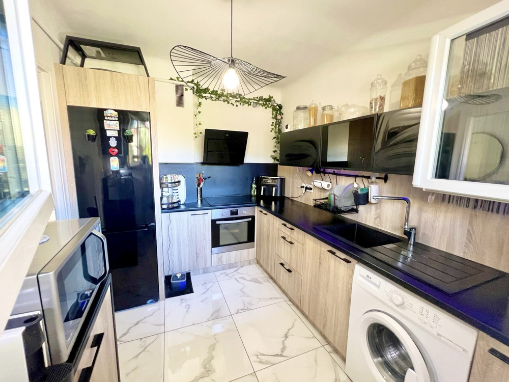 Vente Appartement CANNET LIMITE CANNES T2 DERNIERE ETAGE REFAIT 58M2 TERRASSE SUD 16M2 / 2 PARKINGS Le cannet