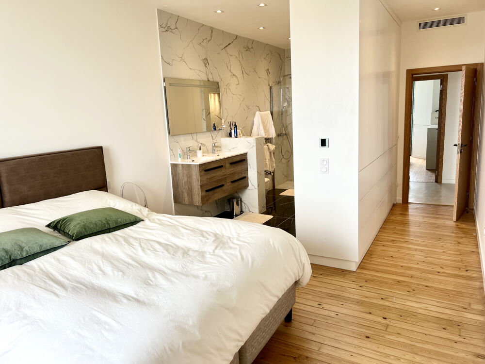 Vente Duplex/Triplex CANNES CENTRAL PETIT JUAS T5 DUPLEX 202M2 REFAIT A NEUF VUE MER SOLARIUM 18M2  DOUBLE GARAGE 18M2 Cannes