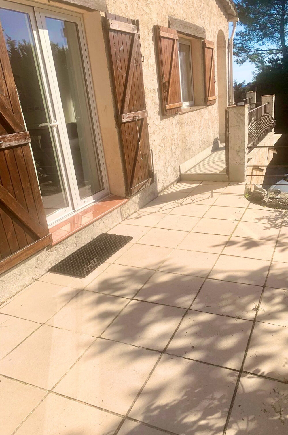LIMITE CANNES VILLA T7 VUE MER 300M2 TERRASSE SUD TERRAIN 4000M2 + 2 VILLAS POSSIBLE