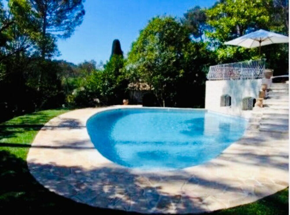 MOUGINS VILLA T6/T7 INDIVIDUELLE DE +/- 300 M2 TERRAIN 1500M2 PISCINE SUD OUEST