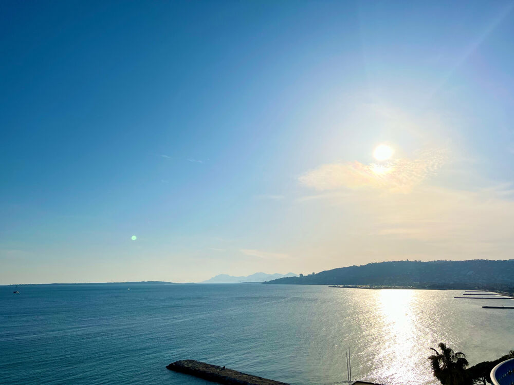 Vente Appartement JUAN PENTHOUSE SUR L'EAU T5/T6 DE 170m2 TERRASSE DE 250m2 VUE MER FEERIQUE PISCINE GARAGE Juan les pins