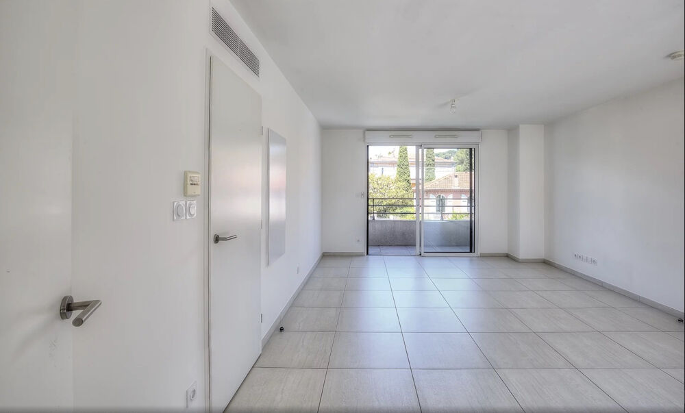 CANNES CENTRAL PENTHOUSE T3 DE 70M2 TERRASSE SUD 43M2 GARAGE