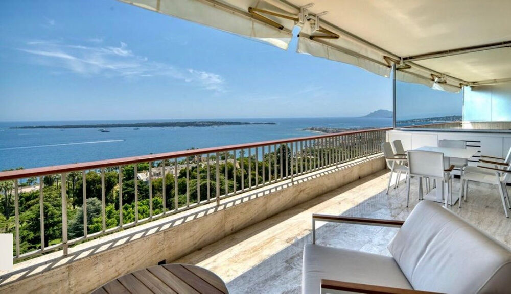 CANNES T3 REFAIT A NEUF 111M2 AU SOL TERRASSE 20M2 VUE MER