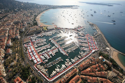 CANES BOUTIQUE DE PRET A PORTER DE 110 M2 274000 06400 Cannes