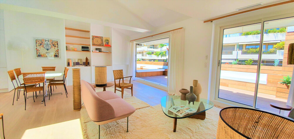 CANNES AU PIED DE LA CROISETTE T3 PENTHOUSE DE 91M2 TOIT TERRASSE DE 36M2 VUE MER