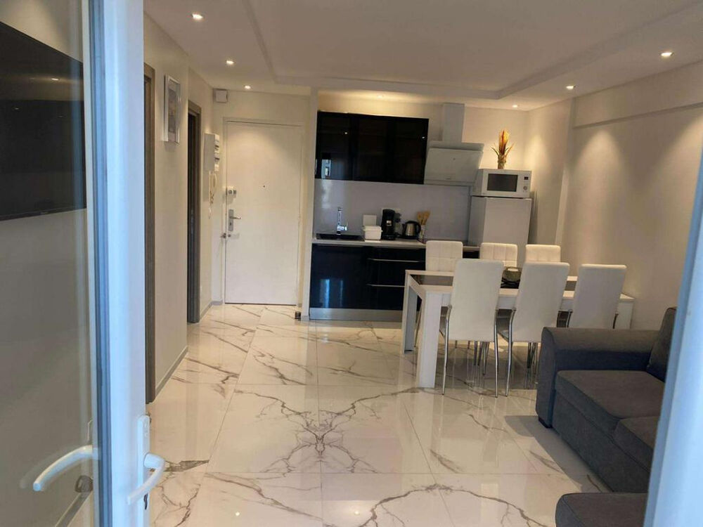 Vente Appartement CANNES BANANE BEAU T2 REFAIT À NEUF + TERRASSE 13M2 Cannes