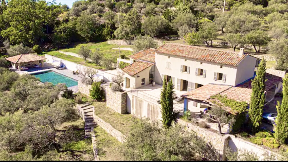 Vente Maison TOURRETTES BASTIDE T8 DE 360M2 SUR 28000M2 AVEC PISCINE GARAGE 8 VOITURES Tourrettes