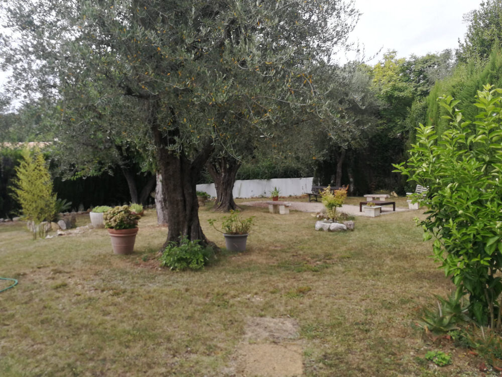 LE ROURET VILLA T6 INDIVIDUELLE DE 235M2 PISCINE TERRAIN 2000M2 DOUBLES GARAGES