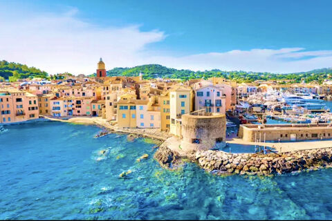 SAINT-TROPEZ PLACE DES LICES BAR A P&Acirc;TES, SALADERIE 50M2 TERRASSE 389999 83990 St tropez