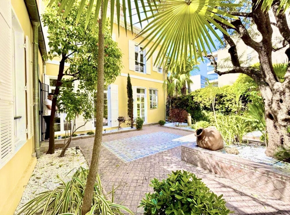 CANNES CENTRE RARE VILLA T4 DE 131M2 TERRASSE DE 105M2
