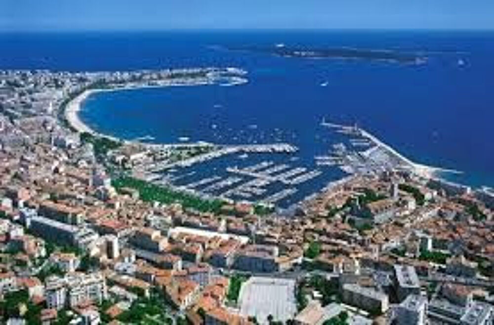   CANNES PROCHE MER MUR ET FONDS DE RESTAURANT REFAIT A NEUF 