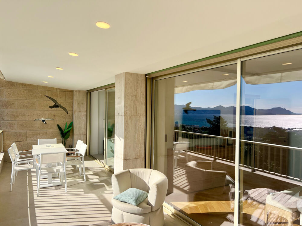 CANNES BASSE CALIFORNIE T4 DE 120M2 TERRASSE 22M2 VUE MER GARAGE + PARKING