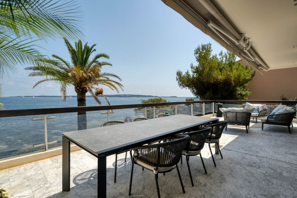CANNES PIED DANS L'EAU PENTHOUSE T4 DE 85M2 VUE MER TERRASSE 44M2 SUR MER GARAGE