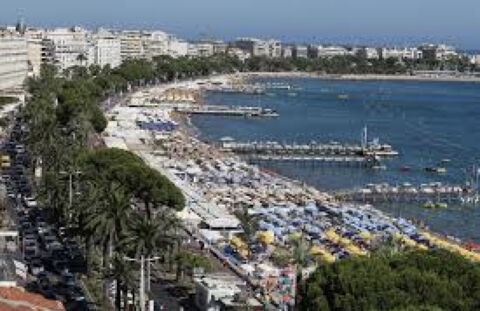 CANNES CENTRE BANANE &Agrave; 200 M DE LA CROISETTE RESTAURANT 200 M2 120 COUVERTS 448000 06400 Cannes