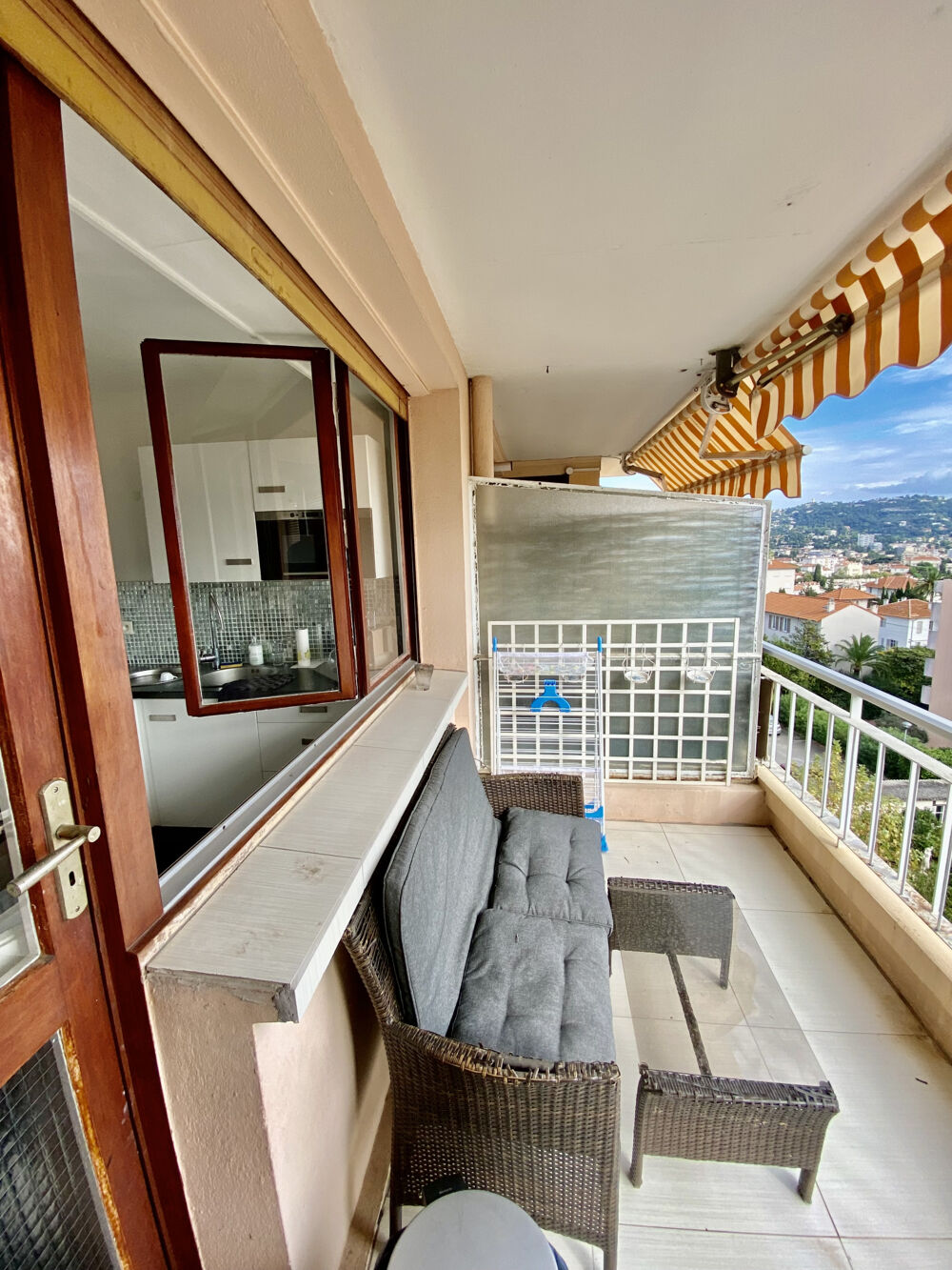 CANNES BAS PETIT JUAS T2 DE 43 M2 TERRASSE VUE MER PARKING