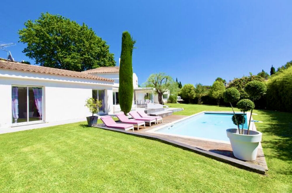 MOUGINS AU CALME VILLA INDIVIDUELLE T4 DE 200M2 PISCINE TERRAIN 1800M2 GARAGE