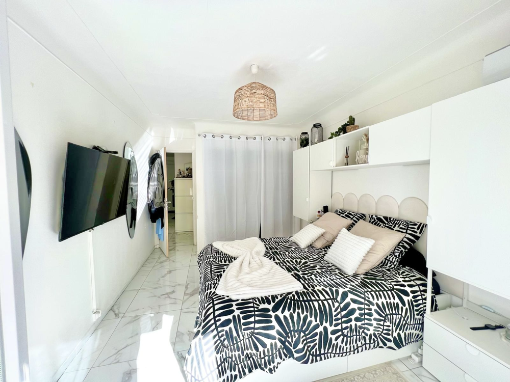 CANNET LIMITE CANNES T2 DERNIERE ETAGE REFAIT 58M2 TERRASSE SUD 16M2 / 2 PARKINGS