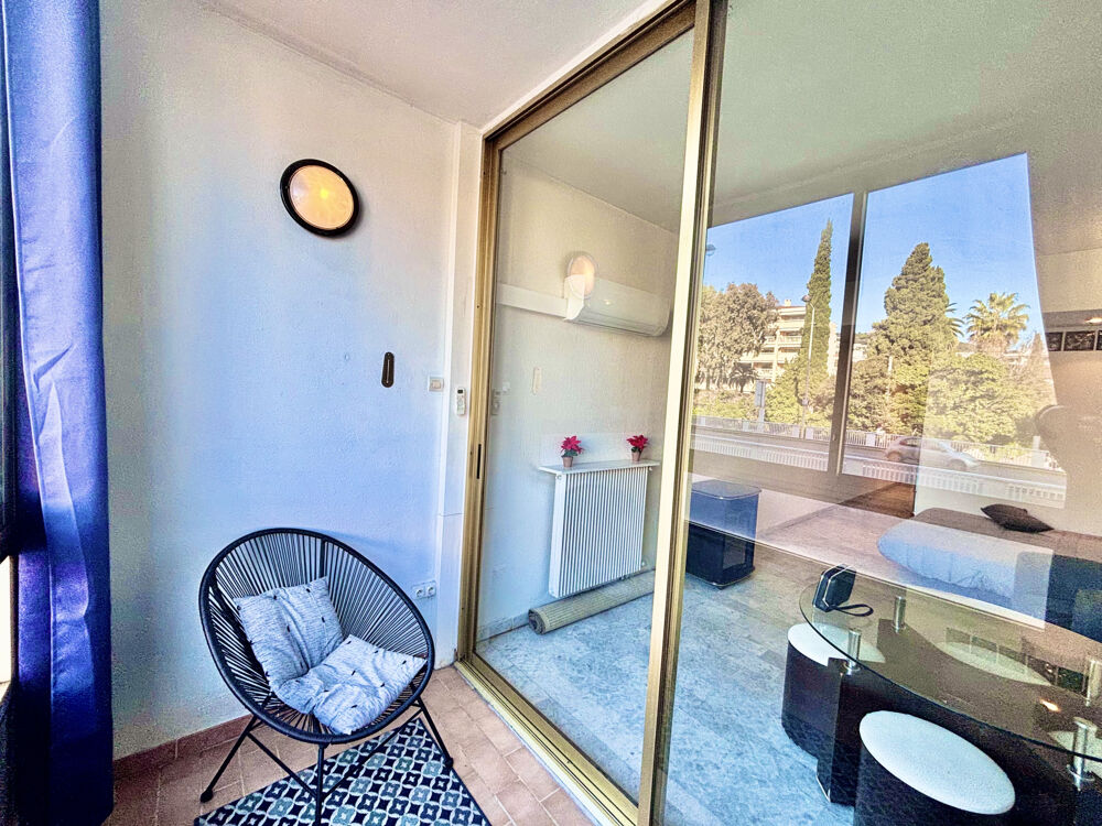 CANNES CENTRE BANANE APPARTEMENT 35M2 AVEC LOGGIA