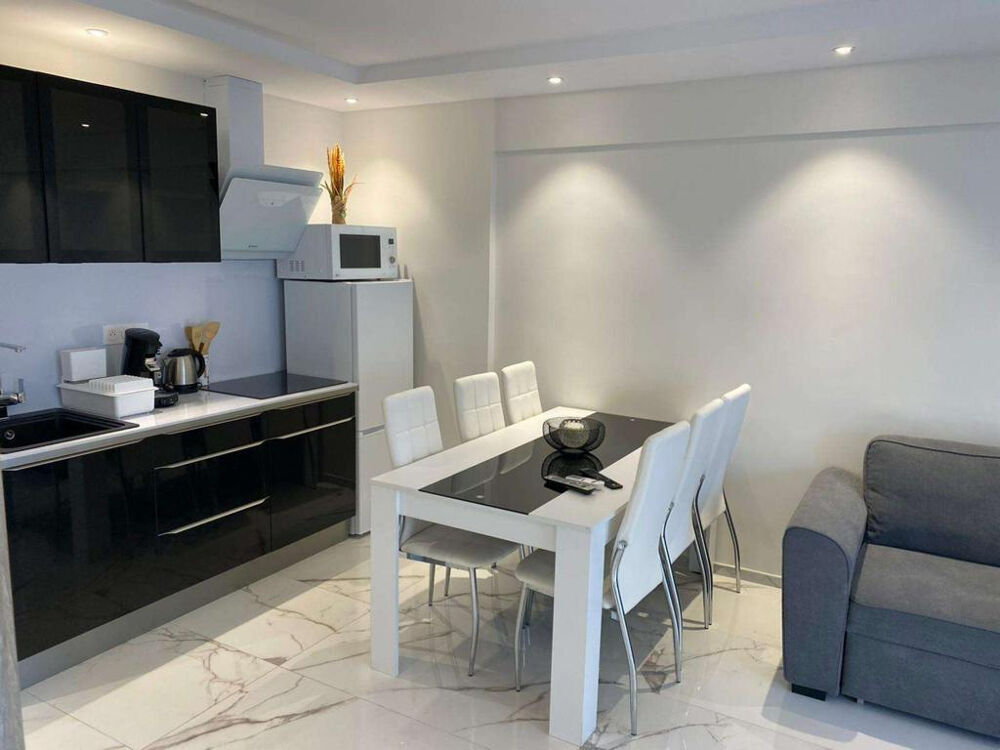 Vente Appartement CANNES BANANE BEAU T2 REFAIT À NEUF + TERRASSE 13M2 Cannes