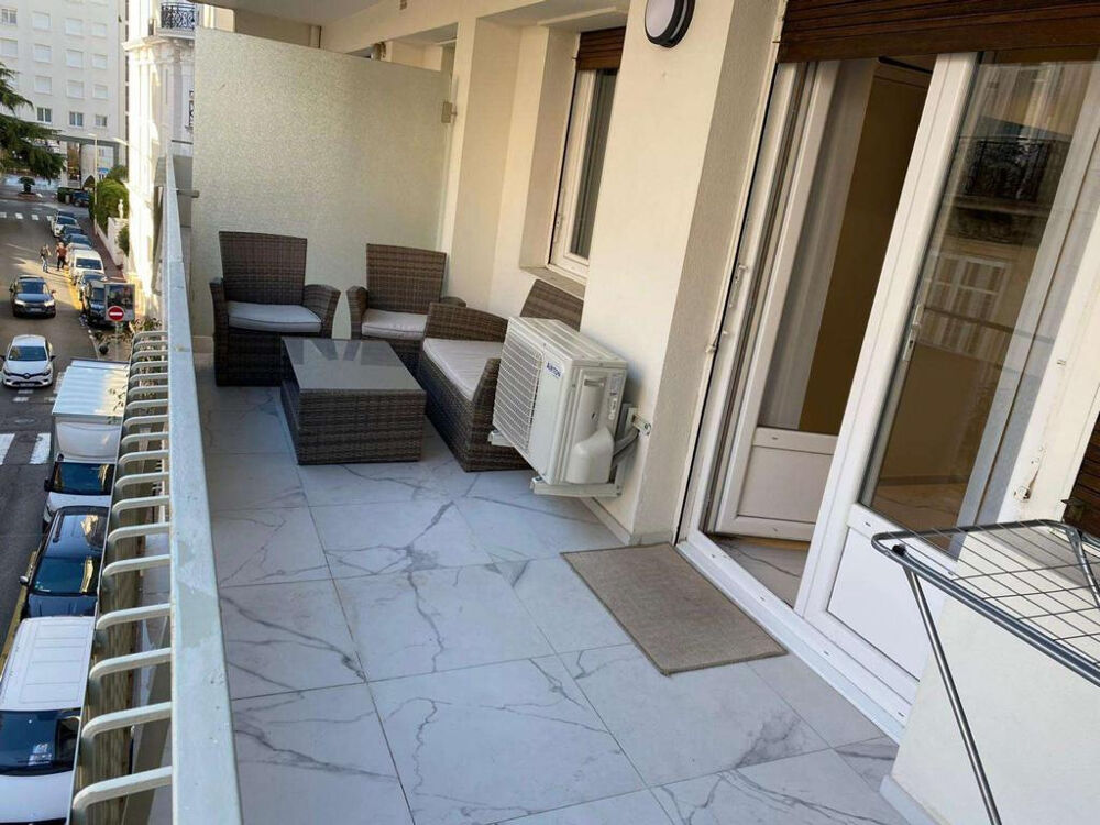Vente Appartement CANNES BANANE BEAU T2 REFAIT À NEUF + TERRASSE 13M2 Cannes