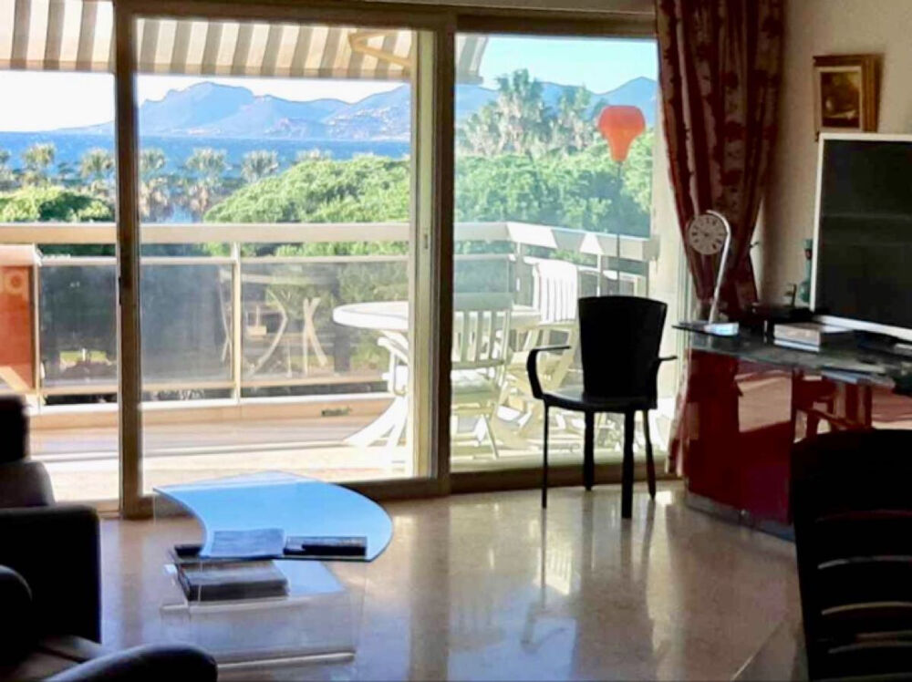 CANNES CROISETTE T3 DE 87M2 TERRASSE 18M2 SUD VUE MER BOX