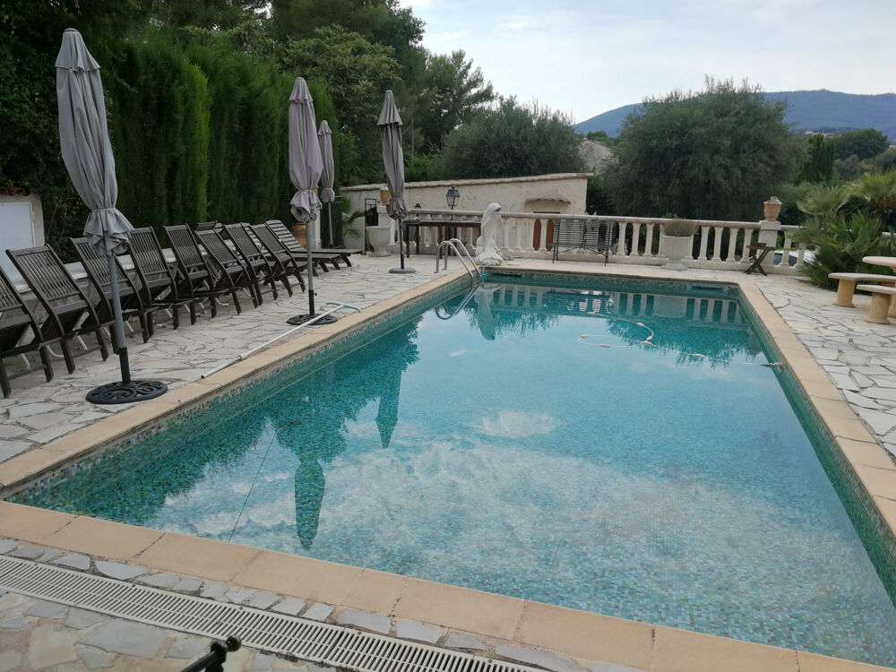 LE ROURET VILLA T6 INDIVIDUELLE DE 235M2 PISCINE TERRAIN 2000M2 DOUBLES GARAGES