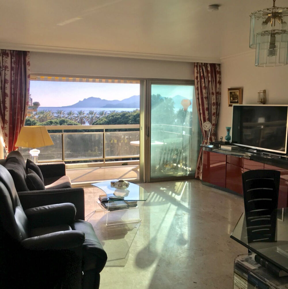 Vente Appartement CANNES CROISETTE T3 DE 87M2 TERRASSE 18M2 SUD VUE MER BOX Cannes