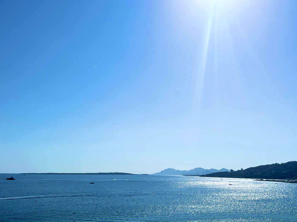 Vente Appartement JUAN PENTHOUSE SUR L'EAU T5/T6 DE 170m2 TERRASSE DE 250m2 VUE MER FEERIQUE PISCINE GARAGE Juan les pins