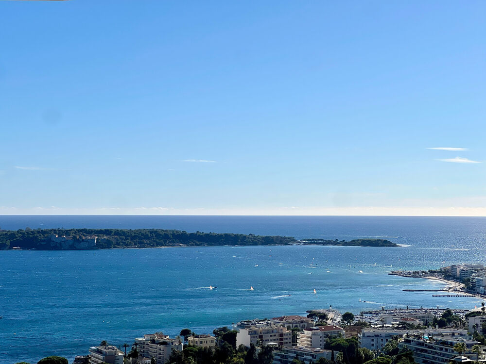 CANNES BASSE CALIFORNIE T4 DE 120M2 TERRASSE 22M2 VUE MER GARAGE + PARKING