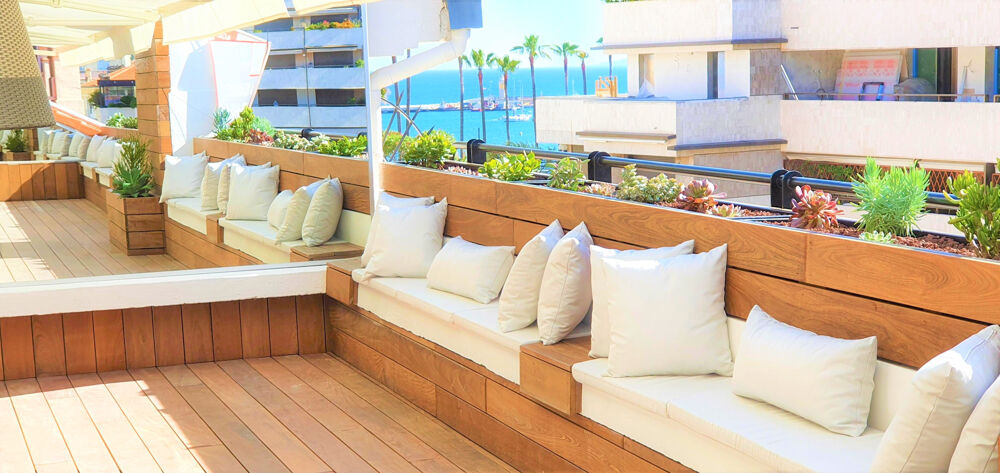 CANNES AU PIED DE LA CROISETTE T3 PENTHOUSE DE 91M2 TOIT TERRASSE DE 36M2 VUE MER
