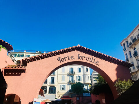   CANNES CENTRE BEAU LOCAL 138M2   6M LINEAIRES VITRINES 