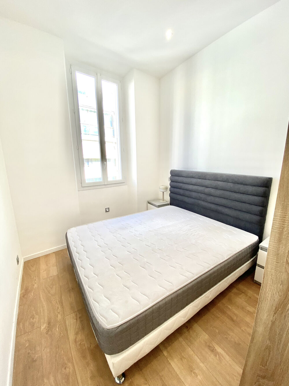CANNES CENTRAL BANANE T2 DE 38M2 LUMINEUX REFAIT A NEUF