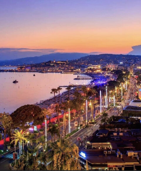 CANNES CENTRE BANANE LOCAL D'ANGLE 40M2 SUD 240 M DE LA CROISETTE VUE MER 56000 06400 Cannes