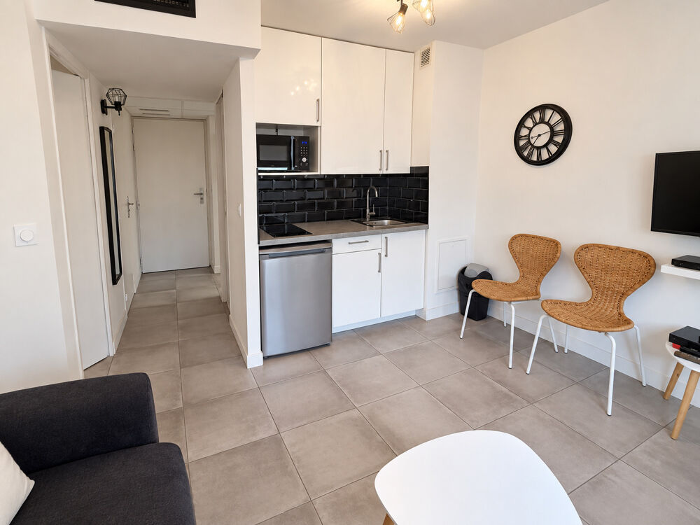 Vente Appartement CANNES PROCHE BANANE RARE  ! T2 28 M2 REFAIT À NEUF ÉTAGE ÉLEVÉ PISCINE GARDIEN Cannes