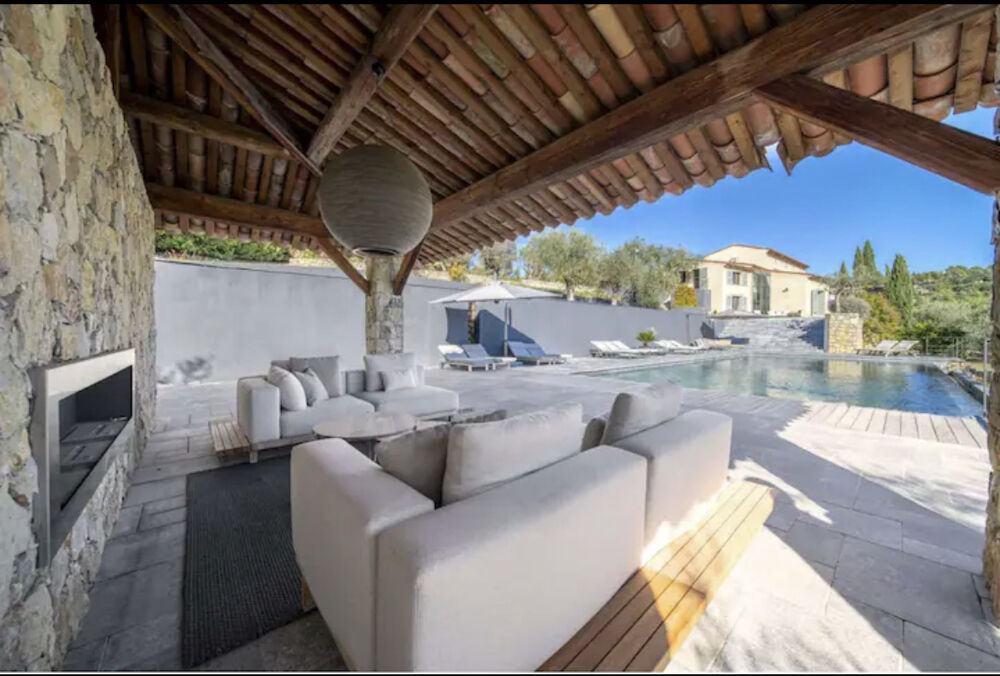 Vente Maison TOURRETTES BASTIDE T8 DE 360M2 SUR 28000M2 AVEC PISCINE GARAGE 8 VOITURES Tourrettes