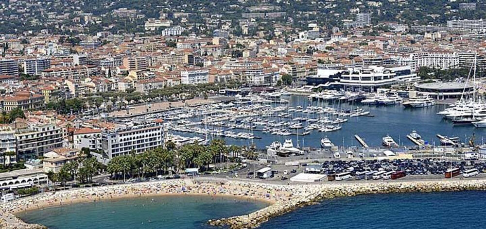   CANNES BAR RESTAURANT DE 55 M2 VUE MER 