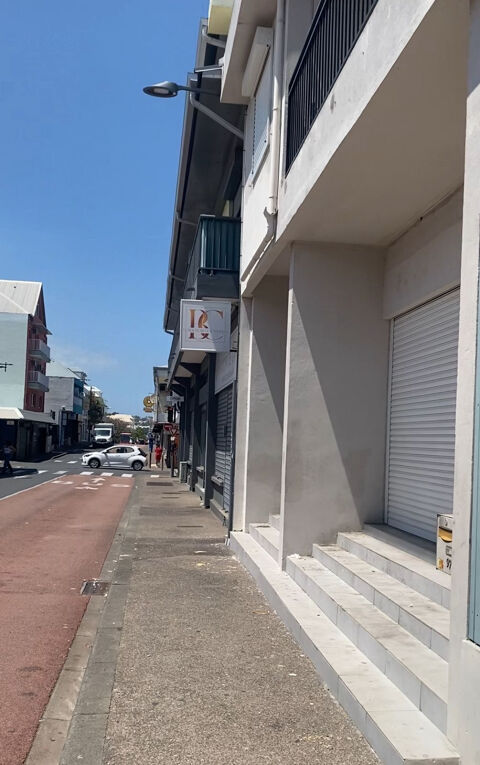Local commercial 100M2 centre ville St Pierre 2300 97410 St pierre