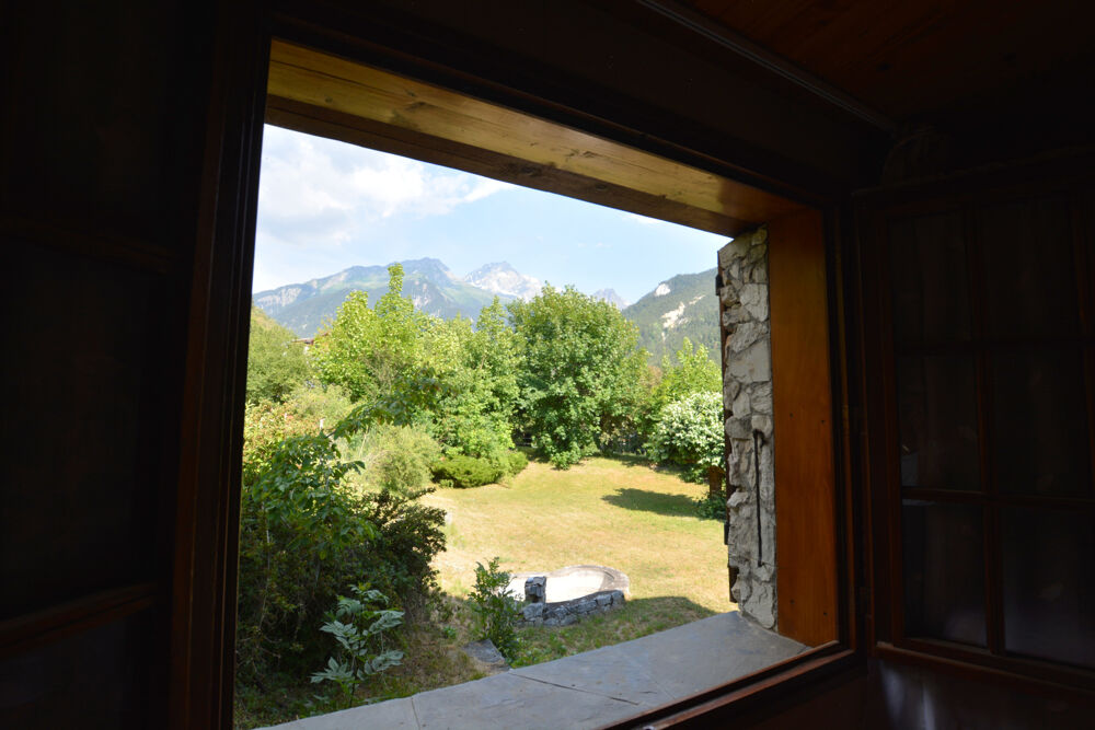 Maison et grand terrain constructible