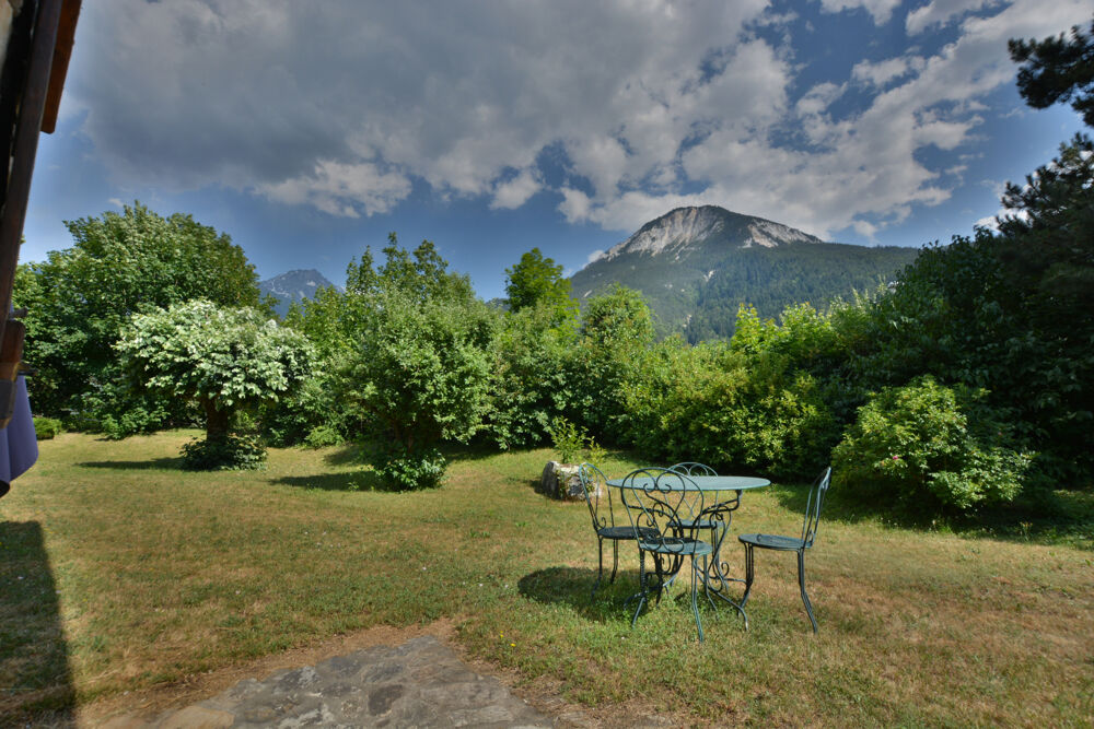 Maison et grand terrain constructible